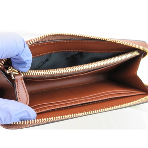 BURBERRY ELLERBY TAN LEATHER ICON STRIPE CANVAS ZIP AROUND CONTINENTAL WALLET - Picture 4 of 13